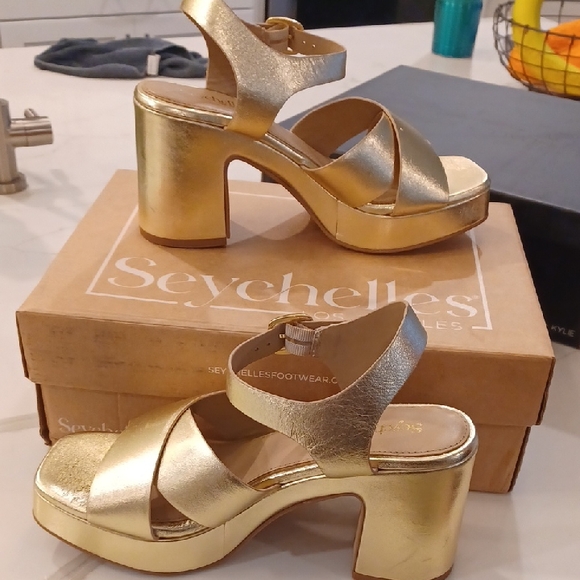 SEYCHELLES BLESSINGS GOLD LEATHER  WOMEN'S SZ 9 HEELES SANDALS - Picture 1 of 7